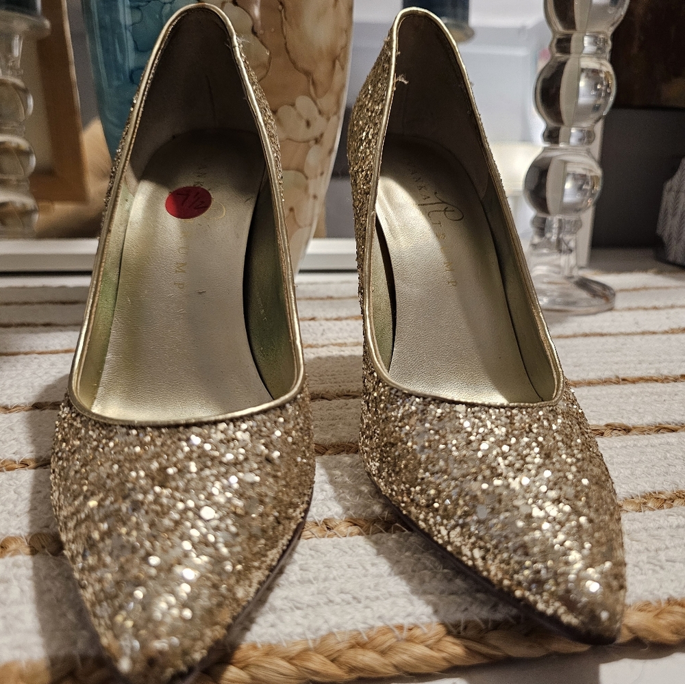 Ivanka Trump Gold sequin pumps, size 7.5
